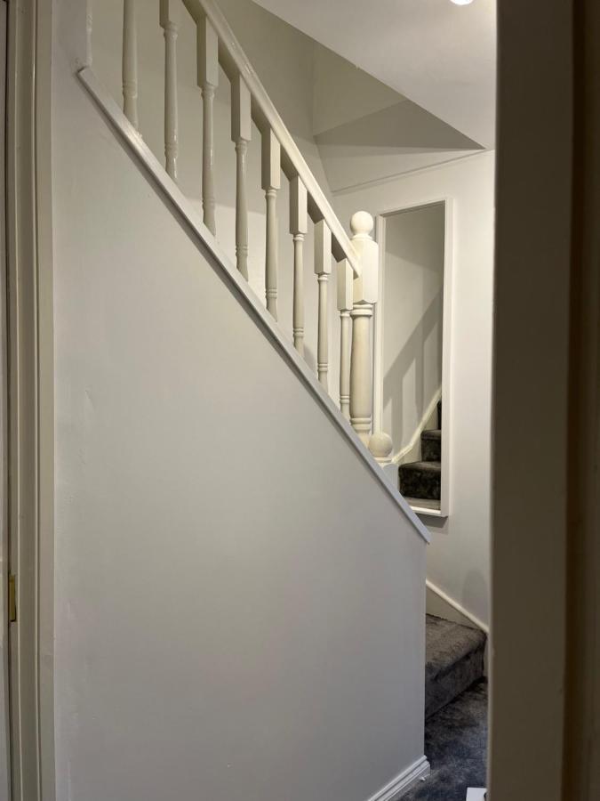 Homely 2 Story Cathedral City Apartment Дарем Экстерьер фото