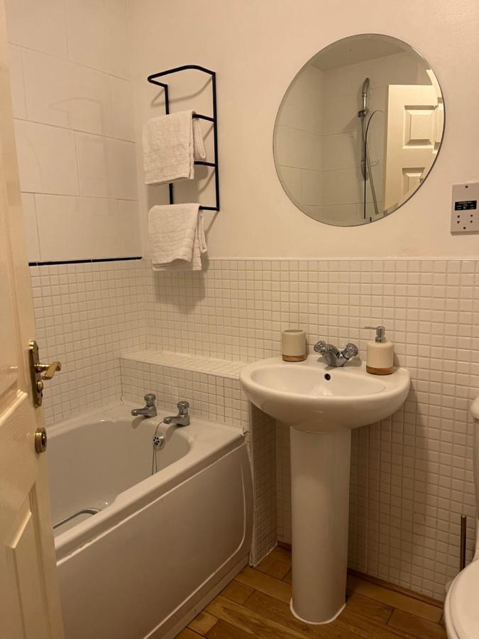 Homely 2 Story Cathedral City Apartment Дарем Экстерьер фото
